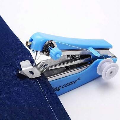 1pc Mini Manual Sewing Machine, Integrated Machine, Quick Sewing Machine, Portable Sewing Machine, Portable Metal Sewing Machine, Multi-Functional Household Sewing Machine. It Is A Small Sewing Tool That Is Easy To Carry And Operate, Suitable For Simple Sewing, Temporary Clothing Repair And Other Scenarios. It Does Not Rely On A Fixed Power Source And Large Space Like Traditional Sewing Machines.