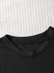Set de tricou și pantaloni scurți cu mânecă scurtă cu imprimeu grilă și urs pentru copil