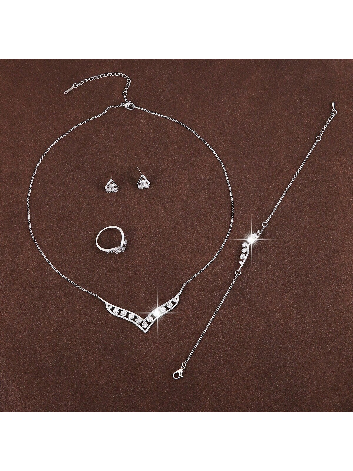 مجموعة مجوهرات فاخرة تحتوي على 5 قطع بتصميم تاج فا...