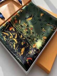 Boho 1入綠色110x110cm緞面方巾，具有經典動物及花卉藝術印花，展現優雅成熟時尚風格 - 綠色 - 查看 3