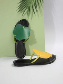 Fashionable & Versatile Women's Open Toe Beach Sandals With Rounded Toe, Flat And Slip-Resistant Sole - Yellow - View 3