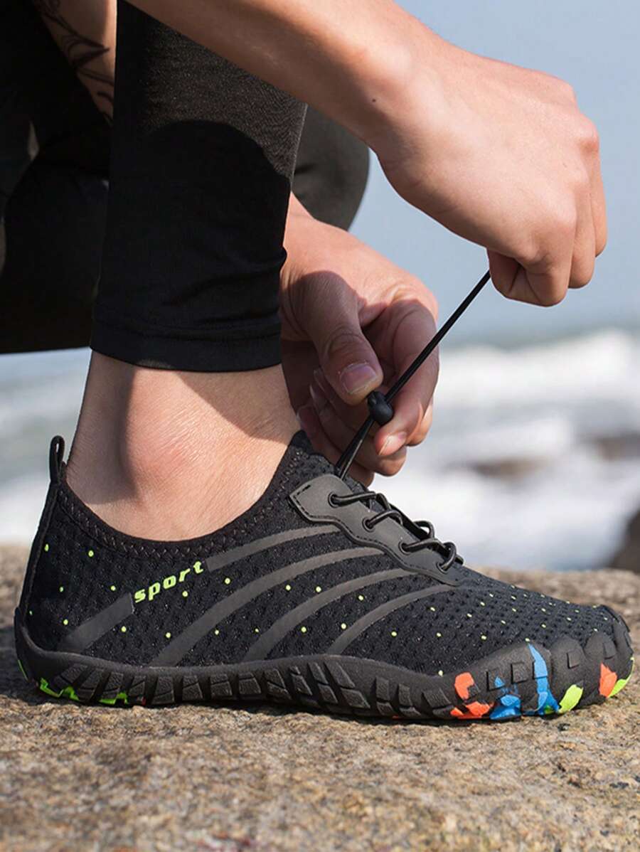 أحذية ماء للرجال للاستخدام الخارجي أحذية السباحة والغوص والشاطئ ذات أربعة إلى خمسة أصابع، قاعدة لينة، مقاس كبير، حذاء للبريء السمكي والخوض السريع الجفاف