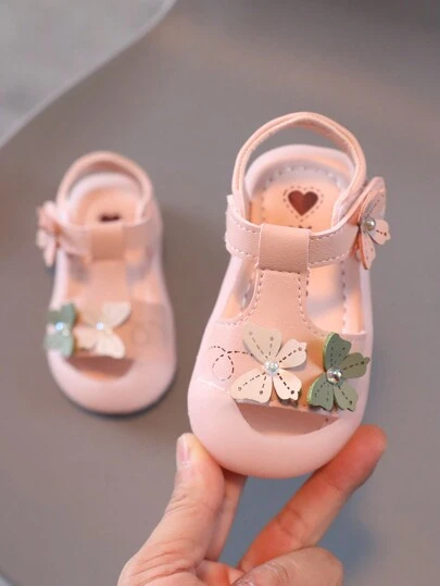 1 Pair Girls' Butterfly Flower Sweet Fashion Hook And Loop Princess Shoes, Toddler Walking Shoes, Soft Bottom PU Hook And Loop Design, Flat Cute Closed Toe Sandals, Suitable For Spring, Summer, Autumn, Winter [Size Runs Large By 2 Sizes]