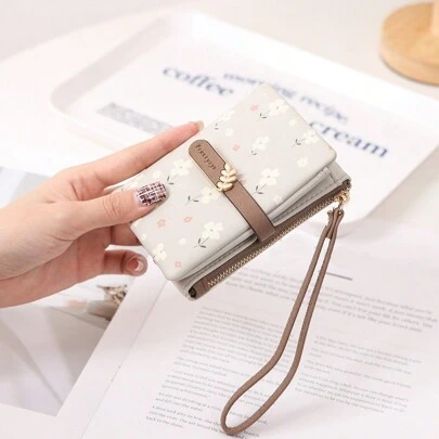 A Grey Portable Short Wallet 2024 Spring/Summer New Short Wallet Korean PU Soft Printed Zipper Folding Can Be Extended Multi-Functional Fashion Handbag Sweet Lady Daily Party Student Coin Coin Wallet With A Portable Strap To Hang On The Wrist Ladies High-End Boutique Wallet Student Zipper Coin Coin Wallet Multi-Card Clip Wear-Resistant And Dirty Printed Short Wristlet Wallet For Women Wallet Purse Wallet Small Wallet