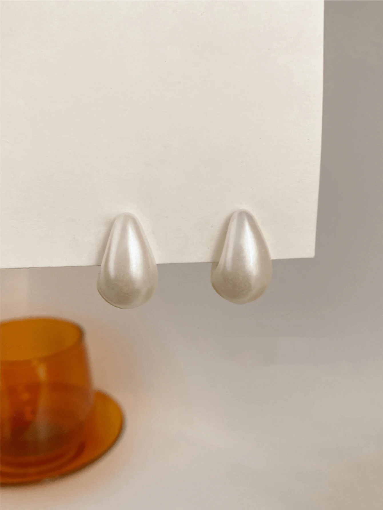 1pair Fashionable Minimalist Geometric Teardrop Earrings - White - View 1