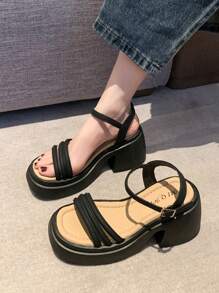 Women's Summer 2024 New Thick Bottom Sandals With Crossed Straps To Match Skirts, Versatile & Fashionable Sports Roman Shoes For Outdoor Wear