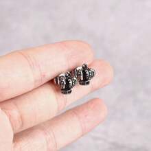 嘻哈和搖滾風格的鋼色和銀色王冠設計男士不鏽鋼耳針,適用於街頭派對和禮物 - 銀灰色 - 查看 3