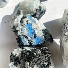 1/2/3pcs Natural Moonstone Crystal Raw Stone, Blue Light Seven Chakras Crystal Raw Stone, Aroma Therapy Diffusion Stone, Mineral Specimen Decorative Collection, Healing Gold Rock Aura Crystals, Advanced Jewelry Diy Decoration, Yoga Meditation Crystals, Best Holiday Gift