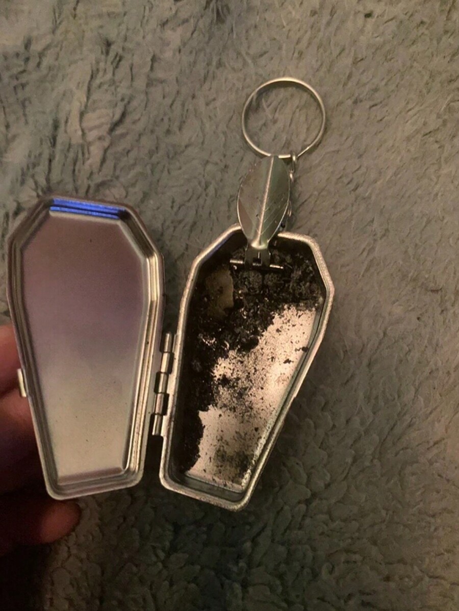 1pc Mini Metal Pocket Ashtray Keychain Shaped Portable Ashtray Coffin
