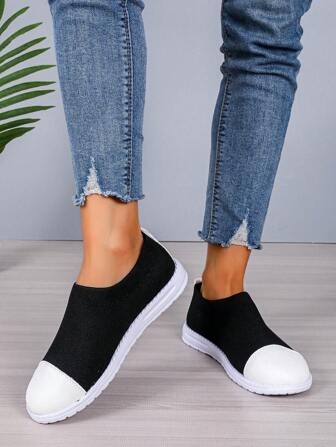 Women's Breathable Lightweight Flat Canvas Shoes Round Toe Casual Flat Shoes Spring Autumn Black & White Solid Color Slip-Ons