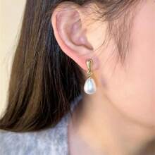 1 Pair Elegant Teardrop Pearl Stud Earrings, Minimalist Retro Design Earrings - Gold - View 3