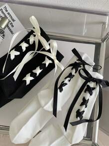 2 双女式黑白花卉蕾丝蝴蝶结系带中筒袜，秋季 - 黑與白 - 查看 4