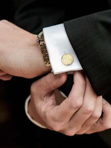 1 Paio di gemelli in ottone di alta qualità con motivo a scacchiera, accessorio di moda per camicie da uomo