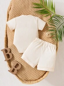 嬰兒男寶寶夏季輕質連體衣，短袖連體衣和短褲套裝，印有字母圖案