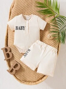嬰兒男寶寶夏季輕質連體衣，短袖連體衣和短褲套裝，印有字母圖案