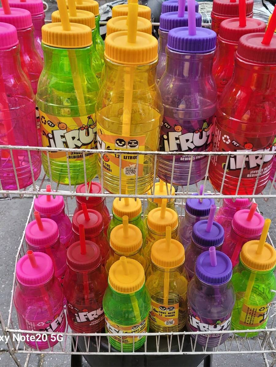 Botella para agua tipo frutsi - Multicolor - Ver 1