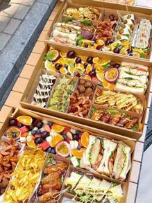 1入棕色牛皮紙一次性野餐盒，外帶包裝盒適用於水果、蛋糕、壽司、午餐、戶外活動、婚禮派對禮品袋