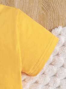 2 peças/Conjunto Roupa Casual Simples e Fofa para Bebê Menino Recém-Nascido, Camiseta de Manga Curta com Gola Redonda na Cor Sólida Amarela Combinada com Calça Denim Desgastada, Adequado para 0-3 Anos, Uso Externo, Férias, Reuniões Sociais, Festas, Primavera/Verão/Outono - Multicolorido - Visão 5