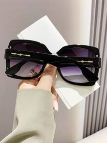 1pc Ladies' Oversized Square Frame Fashion Glasses For Y2k Style & Festival Decor Shades Beach Accessories Beach Accessories For Women Glasses Shades Basics Fall Winter Women Outfits Clothes Business Casual Gifts For Summer Beach Vacation,Outdoor,Travel - Black - View 3