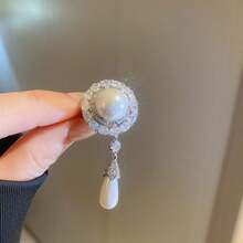 1入組人造珍珠鍍金立體方形球芯拉針，法式奢華的西裝或外套服裝配件，女性日常穿著的獨特配飾。同時，也是節日送禮的絕佳選擇。 - 銀色 - 查看 5