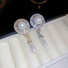 1入組人造珍珠鍍金立體方形球芯拉針，法式奢華的西裝或外套服裝配件，女性日常穿著的獨特配飾。同時，也是節日送禮的絕佳選擇。 - 銀色 - 查看 4