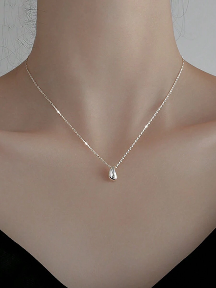 1條經典時尚的水滴形狀s925銀項鍊,適合日常佩戴和送禮