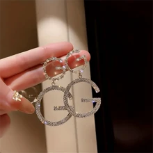 1雙鍍金鈦鋼V形字母鏤空圓耳環合適的適用於女性每天穿戴,派對和節日 - 金色 - 查看 15