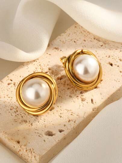 VceTd Un par de elegantes y vintage pendientes de acero inoxidable con incrustaciones de perlas blancas de plástico y chapado en oro de 18k, adecuados para mujeres para usar en banquetes o bodas.