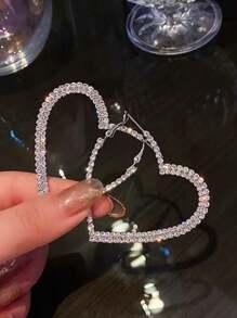 1 Paire De Boucles D'oreilles Avec Design De cœur En Forme De Diamant À La Mode Européenne Et Américaine, Grande Boucle D'oreille Exagérée, Amour En Relief, Longues Boucles D'oreilles Pendantes Pour Femmes - Argent - Voir 6