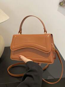 حقيبة يد نسائية مربعة صغيرة من الجلد الصناعي لون بني ،حمالة كتف كلاسيكية وعصرية مزدوجة الفصل ومعدلة للاستخدام العادي وحفلات الأحتفالات - بني - مشاهدة 4