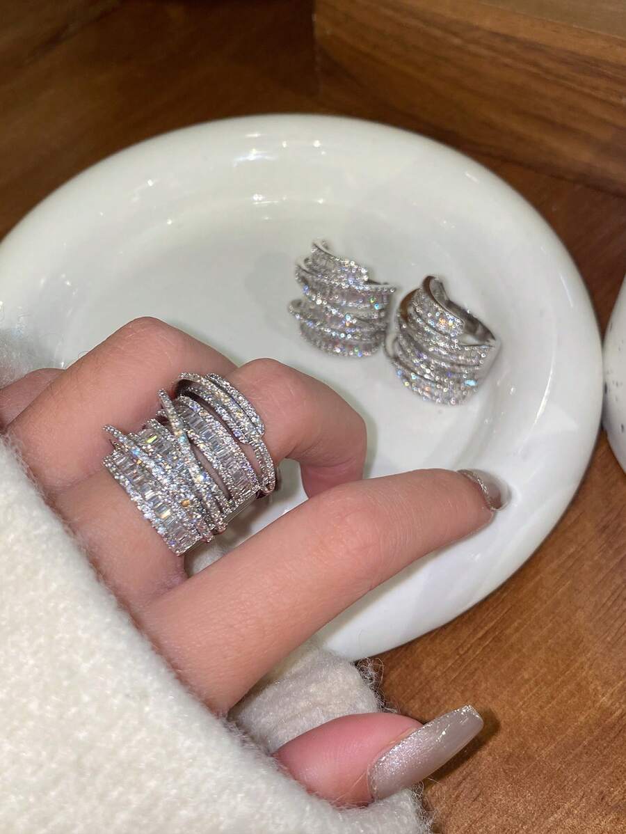 1 Miếng Sang trọng Cao-kết thúc Chồng Đá sinh & Khối Zirconia  Cẩn vào Nhẫn Với Sáng bóng Duy nhất Phong cách Và Lạnh Bầu không khí Thiết kế , Hoàn hảo Đối với Quý cô Mặc hàng ngày , Các bữa tiệc , Ngày tháng , Đi du lịch , Cô dâu Phụ kiện , Và Ngày lễ Mẹ Qủa tặng - Bạc - Xem 1