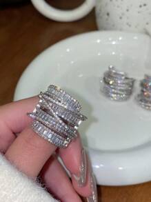 1 Miếng Sang trọng Cao-kết thúc Chồng Đá sinh & Khối Zirconia  Cẩn vào Nhẫn Với Sáng bóng Duy nhất Phong cách Và Lạnh Bầu không khí Thiết kế , Hoàn hảo Đối với Quý cô Mặc hàng ngày , Các bữa tiệc , Ngày tháng , Đi du lịch , Cô dâu Phụ kiện , Và Ngày lễ Mẹ Qủa tặng - Bạc - Xem 4