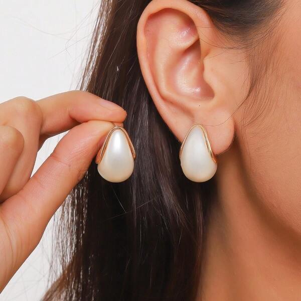 European And American New Style Hollow Glitter Punk Style Comma Tear Zinc Alloy Beige Stud Earrings For Women, Stylish And Cute, Suitable For Fashion Show, Retro And Red Internet Celebrity, And Daily Wear