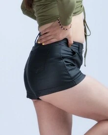 Shorts de vinilpiel talle alto - Negro - Ver 3