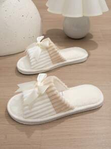 Chaussons de maison pour femmes à la mode avec un design de nœud papillon, un style d'orteil ouvert et de couple, léger et silencieux pour une utilisation en intérieur