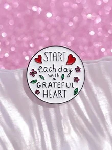 1pc Creative Retro English Letter Brooch Starts With A Grateful Heart. Every Day, The Brooch Badge Is A Versatile Accessory For Men And Women, Giving It To Friends For Daily Wear