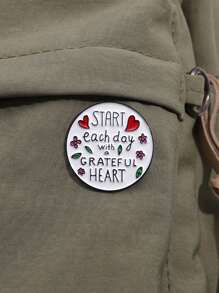 1pc Creative Retro English Letter Brooch Starts With A Grateful Heart. Every Day, The Brooch Badge Is A Versatile Accessory For Men And Women, Giving It To Friends For Daily Wear