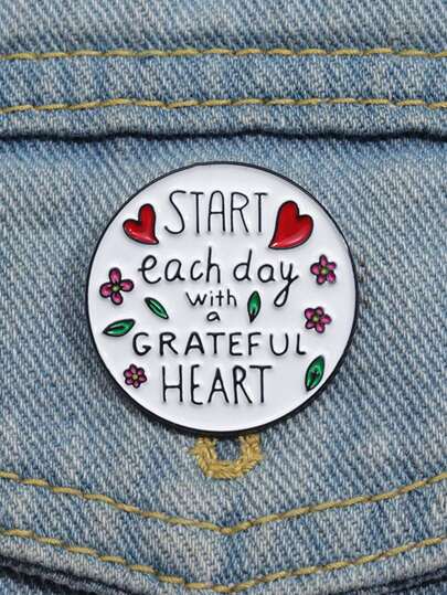 1pc Creative Retro English Letter Brooch Starts With A Grateful Heart. Every Day, The Brooch Badge Is A Versatile Accessory For Men And Women, Giving It To Friends For Daily Wear