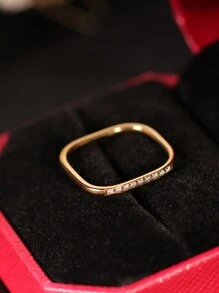1 Stück Quadratisch Geformter Ring Mit Kleinen Strasssteinen Und Ultrafeiner 18k Goldbeschichtung, Geeignet Für Den Täglichen Gebrauch