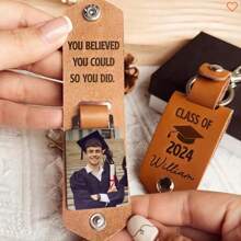 客製化皮革鑰匙扣,以相片銘刻作為畢業季同事和朋友的紀念品禮物 - 銀色 - 查看 3