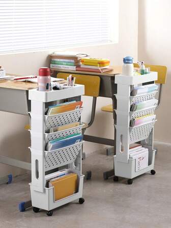 大容量滚动式储物箱，适合放置于桌面或桌下收纳，是学生在宿舍整理课本、书包、文具和日常用品的理想之选。