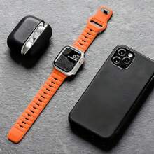 Pulseira de silicone com design texturizado, respirável e ajustável, ideal para esportes ao ar livre, laranja, compatível com smartwatches Ultra2/1Series/SE/S9/8/7/6/5/4/3/2/1 de 38 mm/40 mm/41 mm/42 mm/44 mm/45 mm/49 mm. Acompanha protetor de tela de vidro temperado 2 em 1 e capa rígida de policarbonato com moldura prateada para proteção.