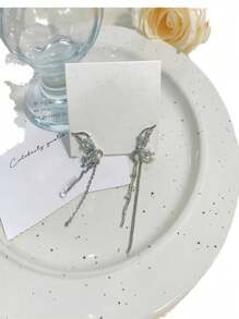 1 Par De Brincos Únicos De Borboleta Assimétricos E Cristal Azul Com Corrente Simples E Decoração De Zircônia Cúbica Para Festa De Mulheres