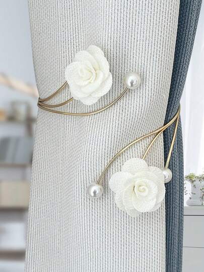 1入組花形窗簾扣帶,配有金屬蝴蝶裝飾,作為裝飾窗簾用的繫帶