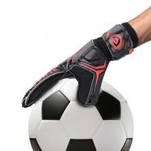 1双乳胶足球守门员手套成人青少年加厚足球舒适透气耐用防滑专业防护比赛训练守门员足球户外运动男女士守门员手套 - 黑紅色 - 查看 4