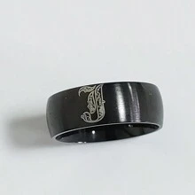 1 Pieza Anillo De Acero Inoxidable Esmerilado Bordes Redondos 8mm Minimalista Y Con Diseño De Letras Del Alfabeto (26 Letras)