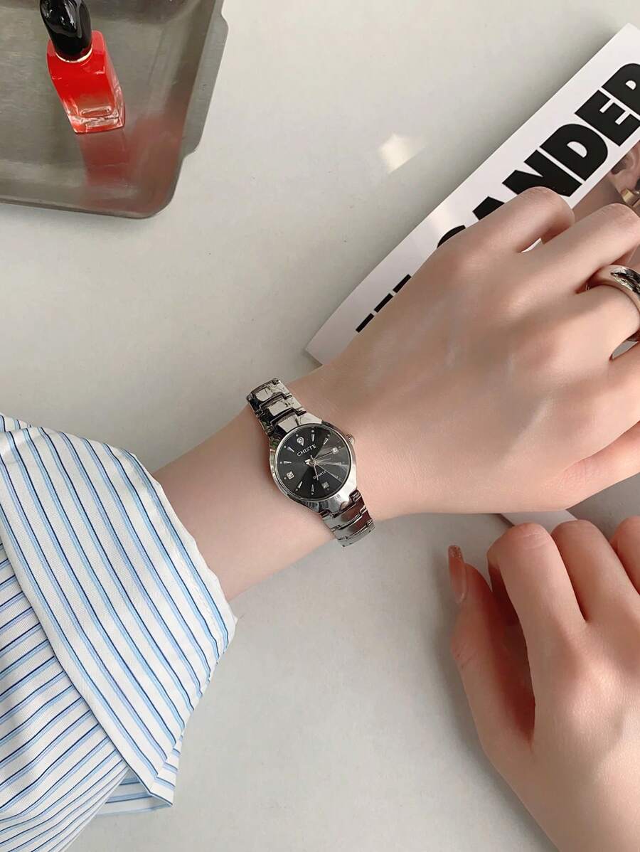 1 chiếc đồng hồ thạch anh tròn đơn giản bằng thép không gỉ màu đen dành cho nữ - Bạc - Xem 1