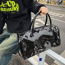 1入組透明色防水PVC(聚氯乙烯)旅行袋、行李袋、手提袋，具有大容量、輕便、抗刮、耐磨等特點，適用於旅行、野營、戶外、通勤，節日必備，夏天適用，休閒、可愛、時尚、街頭風格，有白色或黑色，適合男女生、學生、年輕人使用，具有雙手柄。 - 黑色 - 查看 2