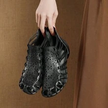 Mới Mùa hè Phong cách Cắt ra Hình hoa Da Của phụ nữ Dép xăng đan - màu đen - Xem 1