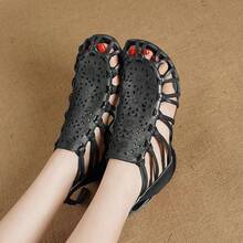 Mới Mùa hè Phong cách Cắt ra Hình hoa Da Của phụ nữ Dép xăng đan - màu đen - Xem 4